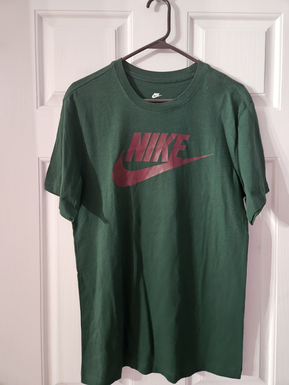 Nike Men Forest Green T-Shirt with Maroon Swoosh Small